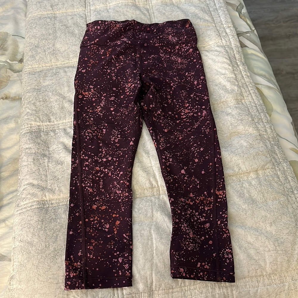Athleta ultimate stash pocket splash capri - S